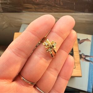 Cute Gold-Plated Floral Avon Ring